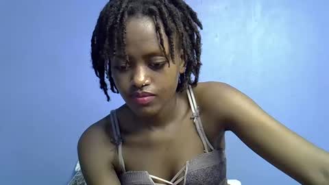 petite_star2 online show from 02.21.26