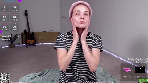 Snapshot of petitebrat chatting on 01.08.25 PiperAvery online show from 01.08.25