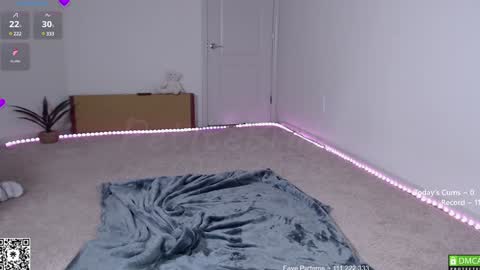 Snapshot of petitebrat chatting on 02.05.25 PiperAvery online show from 02.05.25