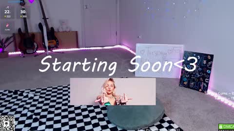 Snapshot of petitebrat chatting on 02.25.25 PiperAvery online show from 02.25.25