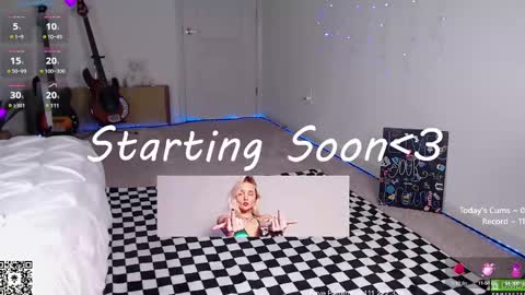 Snapshot of petitebrat chatting on 03.07.25 PiperAvery online show from 03.07.25