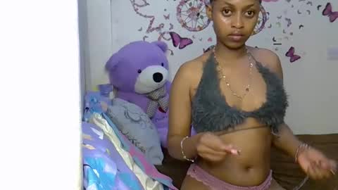 Snapshot of petitecaramell chatting on 03.20.26 Caramel online show from 03.20.26