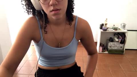 Snapshot of petitecurlybrunette chatting on 04.03.26 Mlian online show from 04.03.26