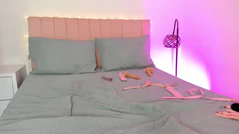 Danna  online show from 02.18.25