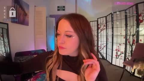 Snapshot of petitejewel chatting on 12.21.24 Jules online show from 12.21.24