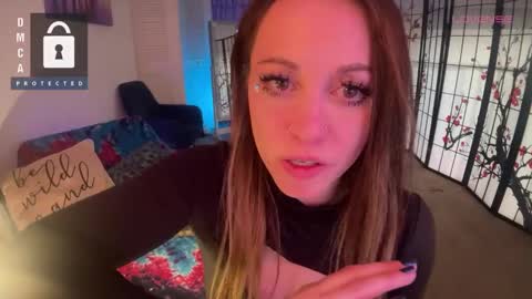 Snapshot of petitejewel chatting on 12.31.24 Jules online show from 12.31.24