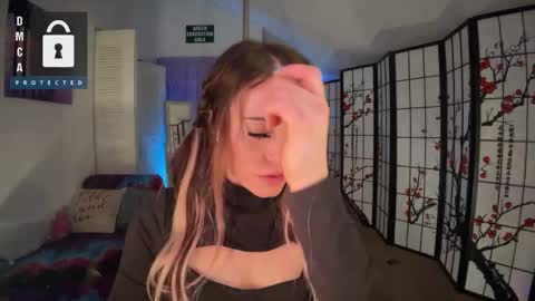 Snapshot of petitejewel chatting on 02.20.25 Jules online show from 02.20.25