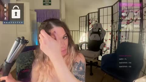 Snapshot of petitejewel chatting on 03.12.25 Jules online show from 03.12.25