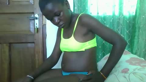 petitesweetchiq online show from 12.16.25