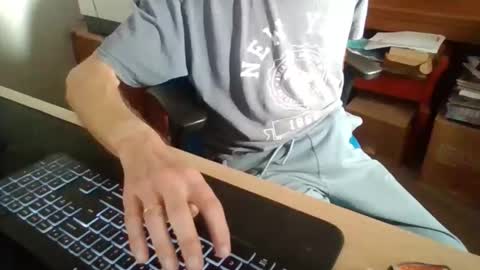 Snapshot of petitwilly chatting on 11.13.25 petitwilly online show from 11.13.25