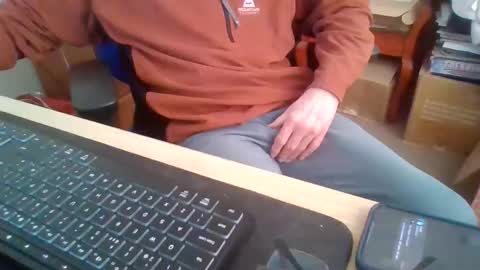 Snapshot of petitwilly chatting on 02.04.26 petitwilly online show from 02.04.26