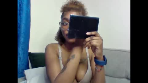 Snapshot of pettite_babe chatting on 02.20.26 Arielle online show from 02.20.26