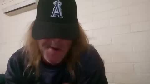 Snapshot of pevinu chatting on 09.23.25 Hugh Pervert online show from 09.23.25