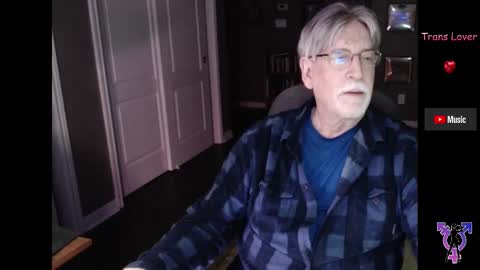 Snapshot of pghk2000 chatting on 02.01.25 George online show from 02.01.25