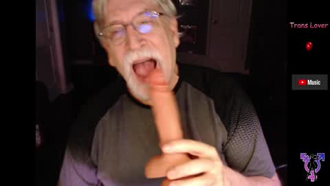 Snapshot of pghk2000 chatting on 10.04.25 George online show from 10.04.25