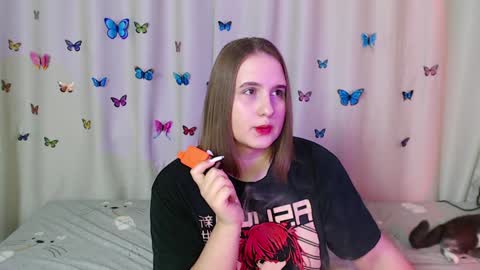 Snapshot of phantommira chatting on 01.14.25 phantommira online show from 01.14.25