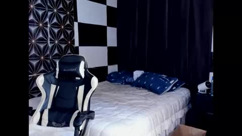 AJ online show from 09.10.25