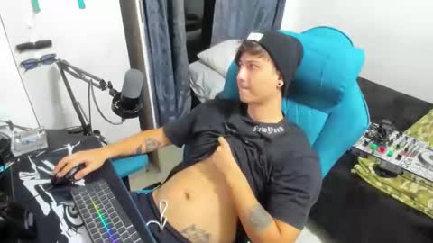 Snapshot of philip_dj chatting on 02.11.26 philip_dj online show from 02.11.26