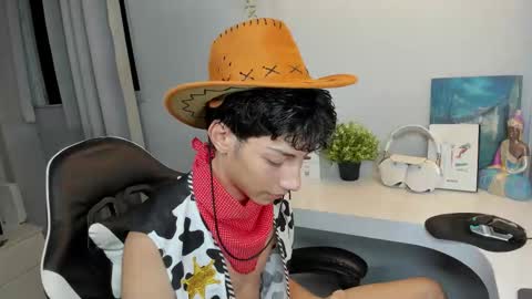 Snapshot of philipe_moonlight_ chatting on 11.01.25 Phil. INDEPENDENT MODEL online show from 11.01.25