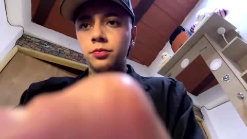 Snapshot of phillip_brownn chatting on 09.30.25 PHILLIP online show from 09.30.25