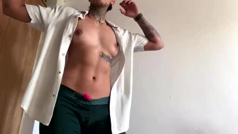 Snapshot of phillip_brownn chatting on 10.15.25 PHILLIP online show from 10.15.25