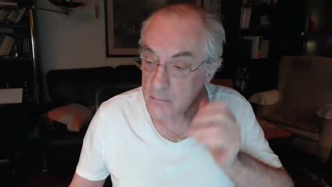 Snapshot of philoumis2 chatting on 12.05.24 Philippe online show from 12.05.24