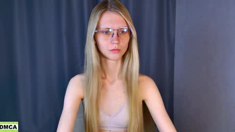 Snapshot of phoebepa chatting on 04.13.26 phoebepa online show from 04.13.26