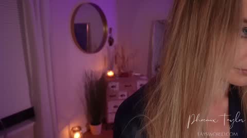 Snapshot of phoenix_taylor chatting on 11.19.25 PHOENIX TAYLOR online show from 11.19.25