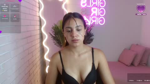 Snapshot of pia_tay chatting on 01.05.25 PIA online show from 01.05.25