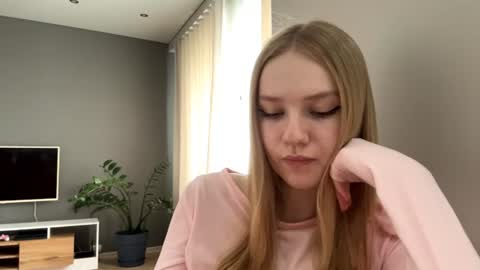 Snapshot of piastonesifer chatting on 06.12.26 Kristie online show from 06.12.26