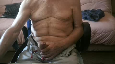 Snapshot of piavola chatting on 06.19.26 piavola online show from 06.19.26