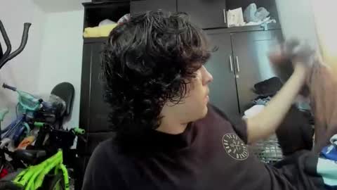 picaszomilos350 online show from 12.18.25