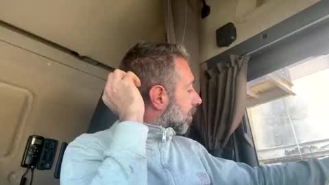 pierotu online show from 11.05.25