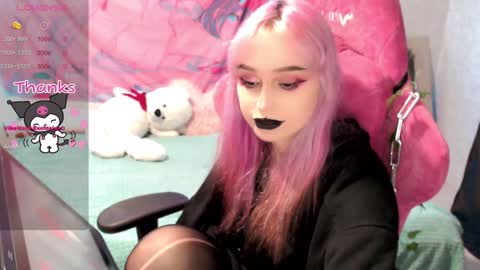 Snapshot of pineapple_dope chatting on 12.02.24 Nancy online show from 12.02.24