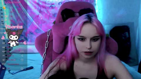 Snapshot of pineapple_dope chatting on 12.20.24 Nancy online show from 12.20.24