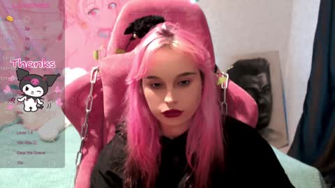 Snapshot of pineapple_dope chatting on 12.23.24 Nancy online show from 12.23.24