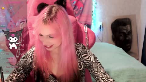 Snapshot of pineapple_dope chatting on 01.20.25 Nancy online show from 01.20.25