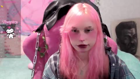 Snapshot of pineapple_dope chatting on 02.11.25 Nancy online show from 02.11.25