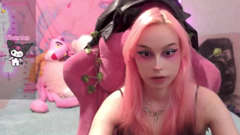 Snapshot of pineapple_dope chatting on 02.19.25 Nancy online show from 02.19.25