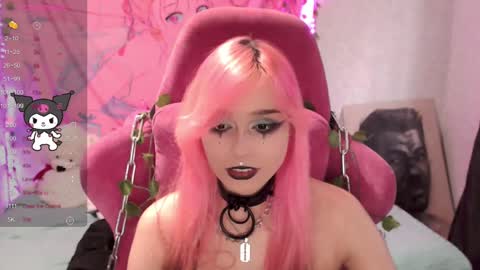 Snapshot of pineapple_dope chatting on 03.10.25 Nancy online show from 03.10.25