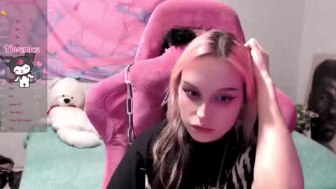 Snapshot of pineapple_dope chatting on 09.19.25 Nancy online show from 09.19.25