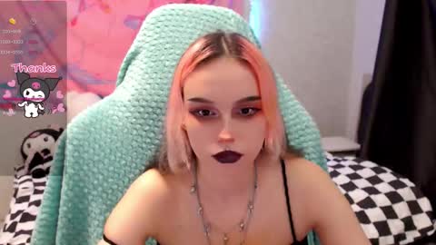 Snapshot of pineapple_dope chatting on 09.26.25 Nancy online show from 09.26.25