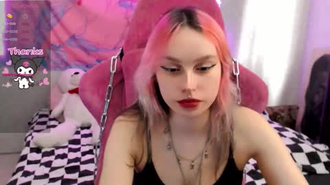 Snapshot of pineapple_dope chatting on 10.10.25 Nancy online show from 10.10.25