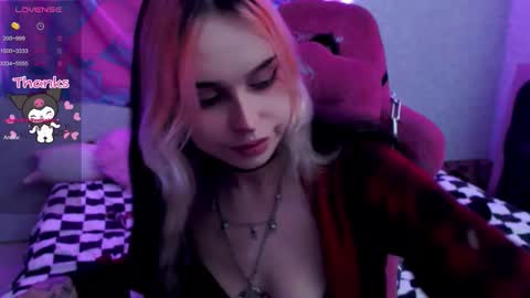 Snapshot of pineapple_dope chatting on 10.14.25 Nancy online show from 10.14.25