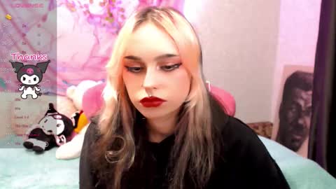 Snapshot of pineapple_dope chatting on 10.18.25 Nancy online show from 10.18.25