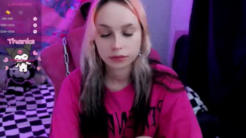 Snapshot of pineapple_dope chatting on 10.23.25 Nancy online show from 10.23.25