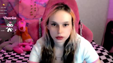 Snapshot of pineapple_dope chatting on 11.05.25 Nancy online show from 11.05.25