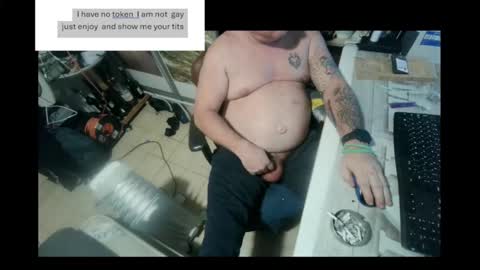 Snapshot of pini_z chatting on 12.21.24 pini_z online show from 12.21.24