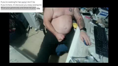 Snapshot of pini_z chatting on 01.06.25 pini_z online show from 01.06.25