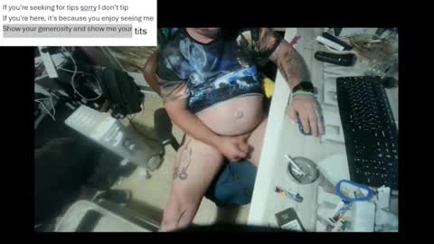 Snapshot of pini_z chatting on 01.10.25 pini_z online show from 01.10.25